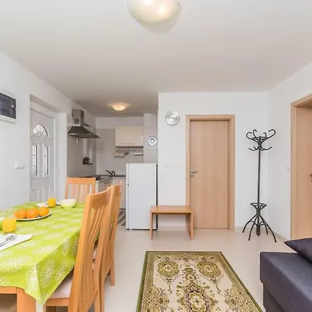 F-3 Apartament