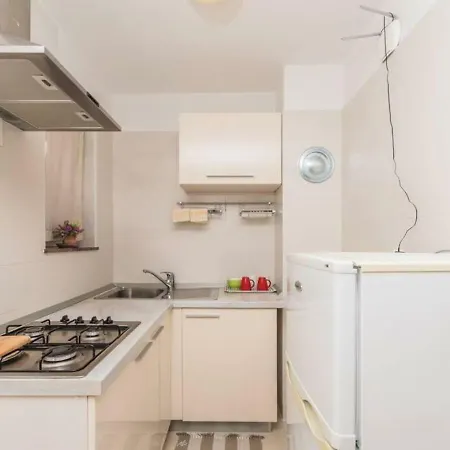 Apartament F-3 *