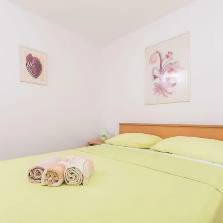 Apartament F-3 *