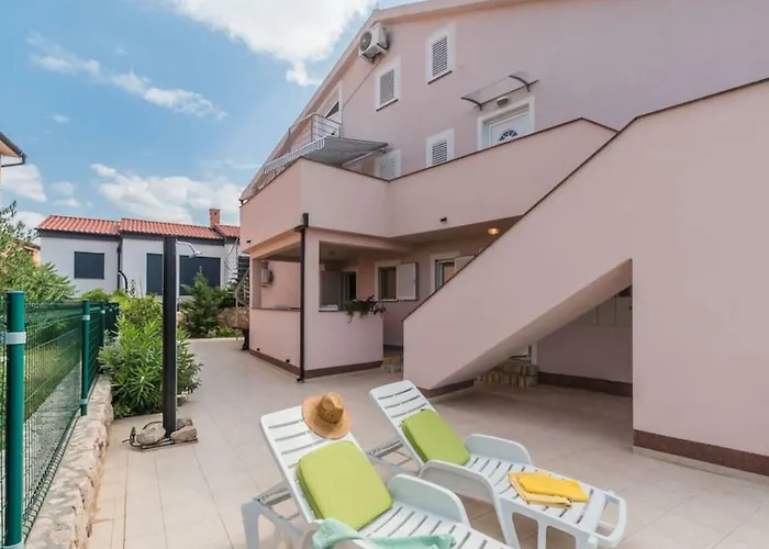 Apartament F-3 *