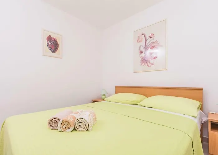 Apartament F-3 *